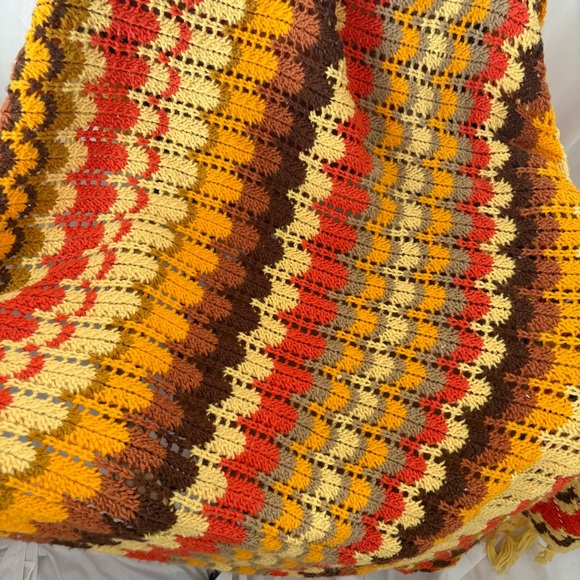 Vintage crochet throw blanket homemade warm tones 70s orange yellow chevron - Picture 2 of 3
